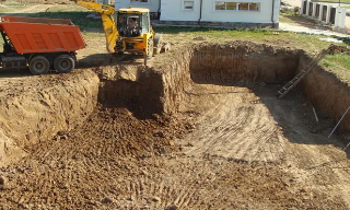Рытье котлованов под фундамент в Рославле – цена от 2561 руб. за м3 | 2Землекопа-Рлв