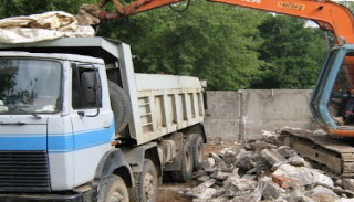Вывоз строительного мусора с участка в Рославле недорого от 1537 руб. | 2Землекопа-Рлв
